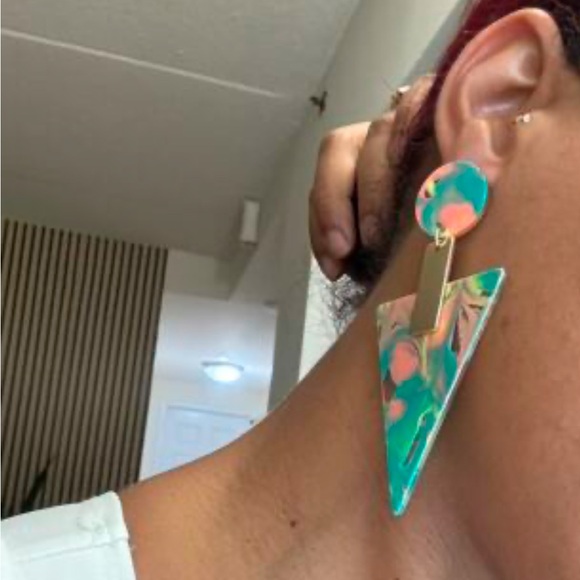 2/$30🌵 Bright Acrylic Triangle Gold Earrings Multicolor Swirl Large Boho NEW - Picture 5 of 12